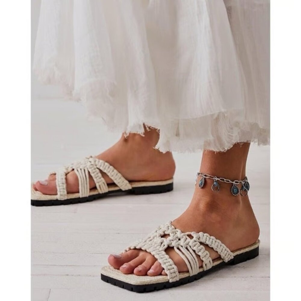 People Sandri Macrame Sandals
Woven Flat Slip On Shoes in Cream 7.5/8 38